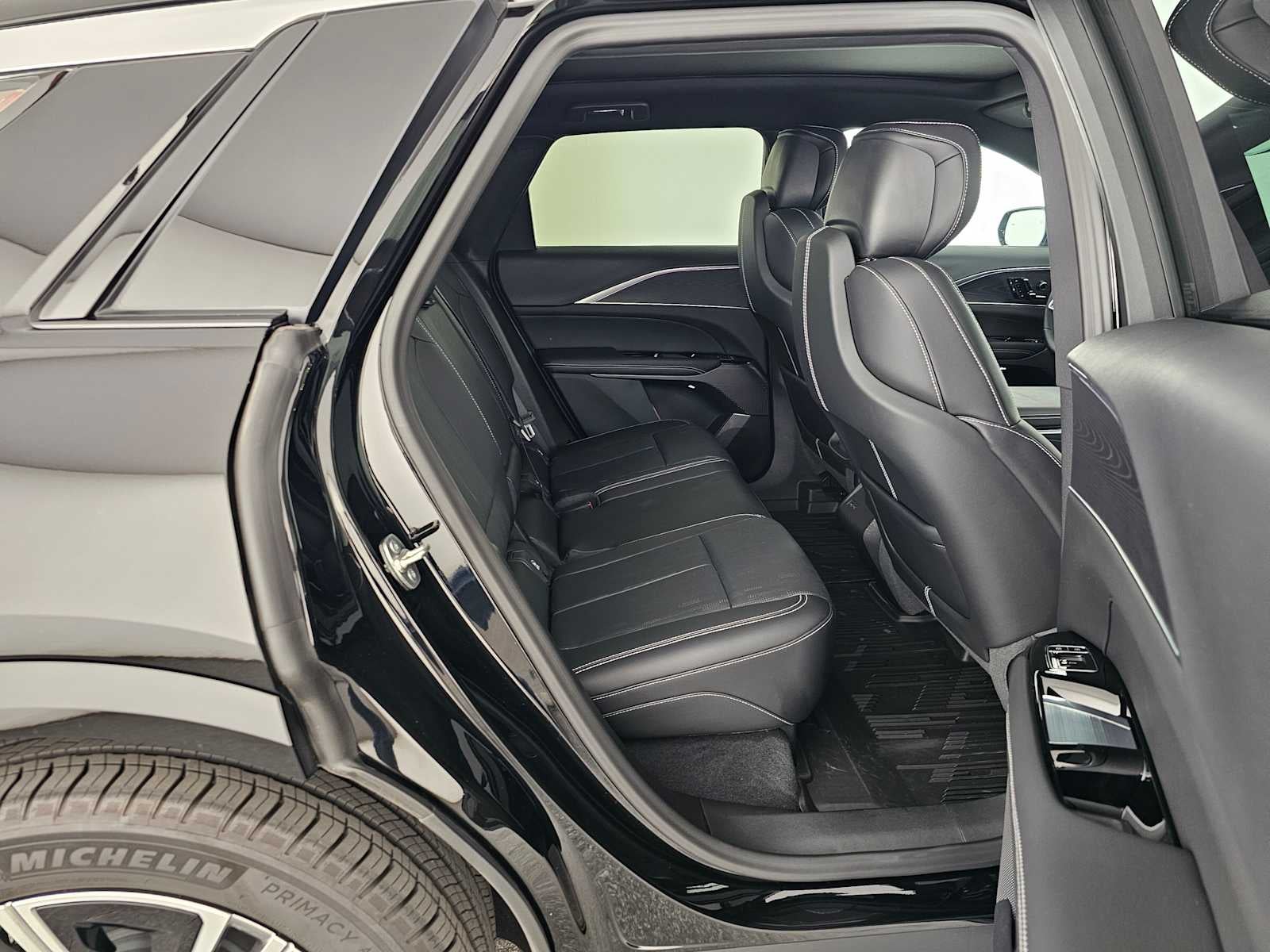 2025 Cadillac LYRIQ Luxury 1