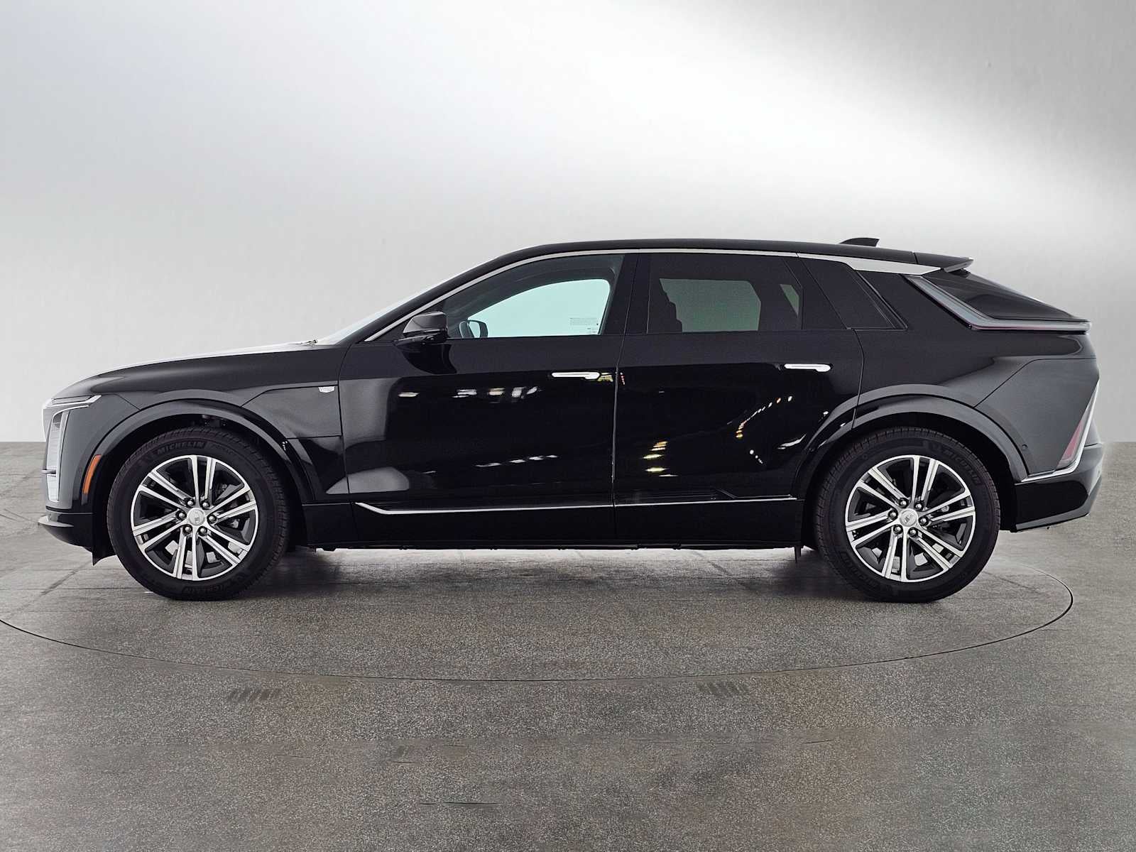 2025 Cadillac LYRIQ Luxury 1