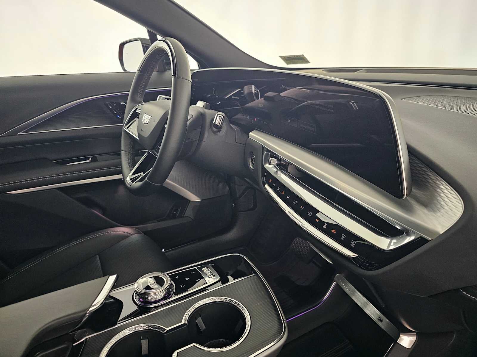 2025 Cadillac LYRIQ Luxury 3