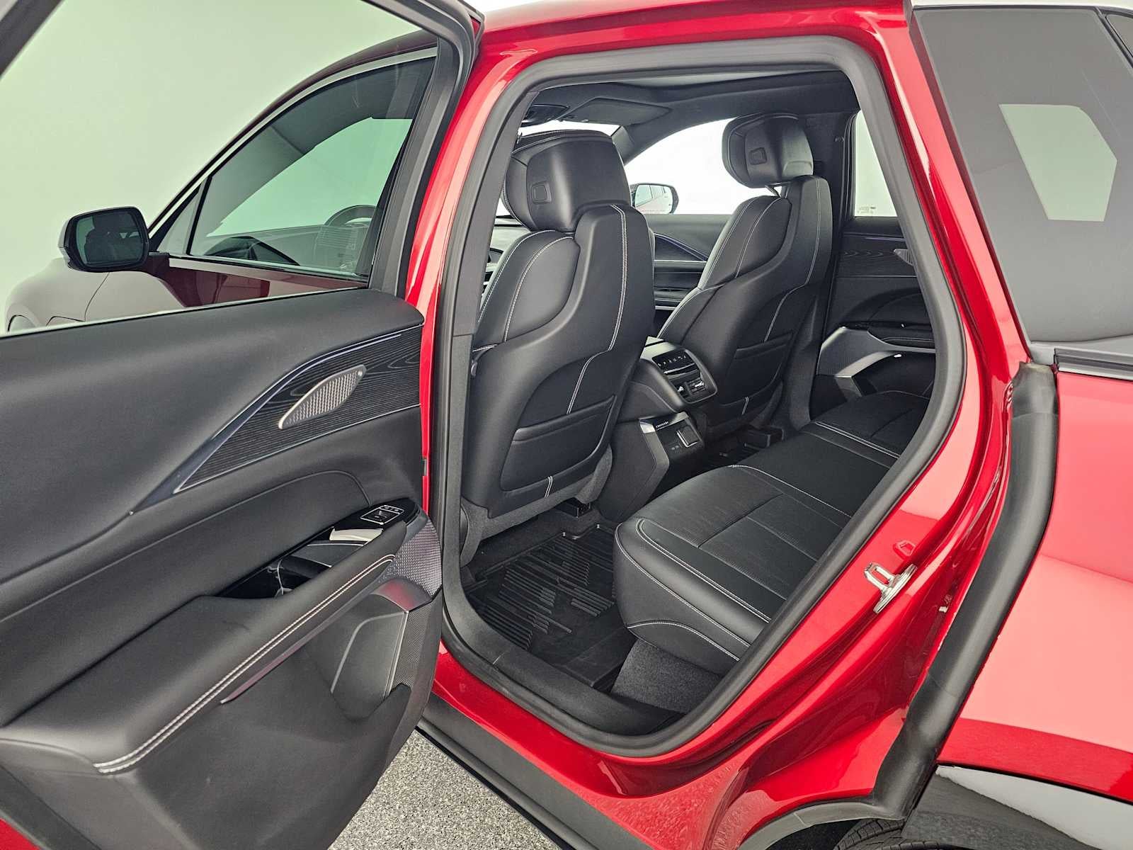 2025 Cadillac LYRIQ Luxury 3