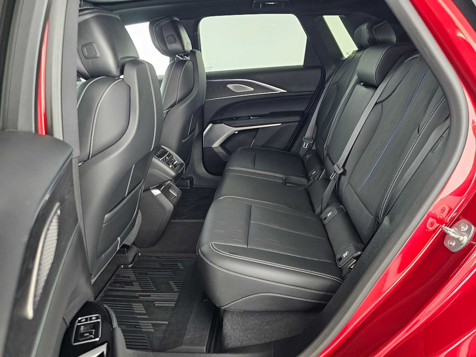 2025 Cadillac LYRIQ Luxury 3