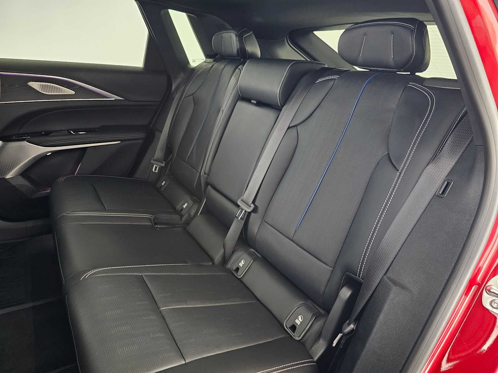 2025 Cadillac LYRIQ Luxury 3