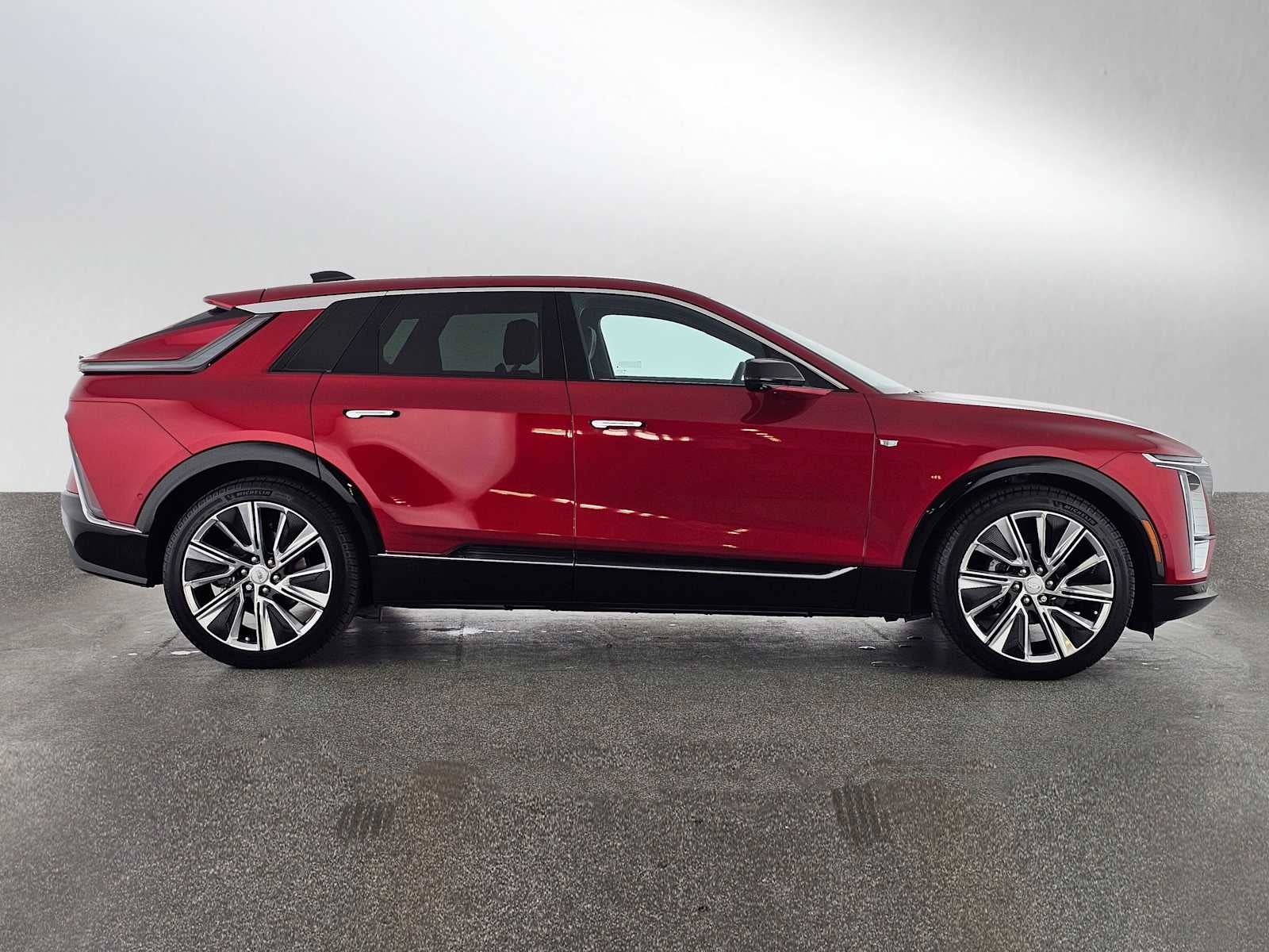 2025 Cadillac LYRIQ Luxury 3