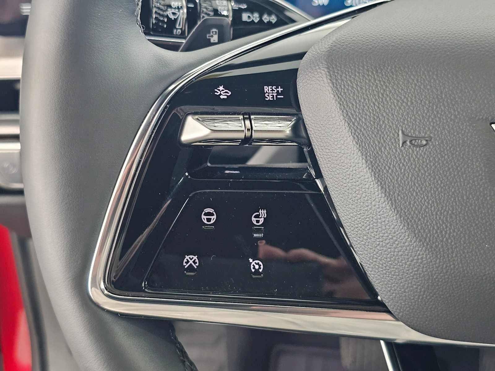 2025 Cadillac LYRIQ Luxury 3