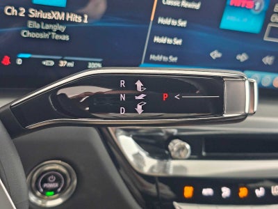 2025 Cadillac LYRIQ Luxury 3