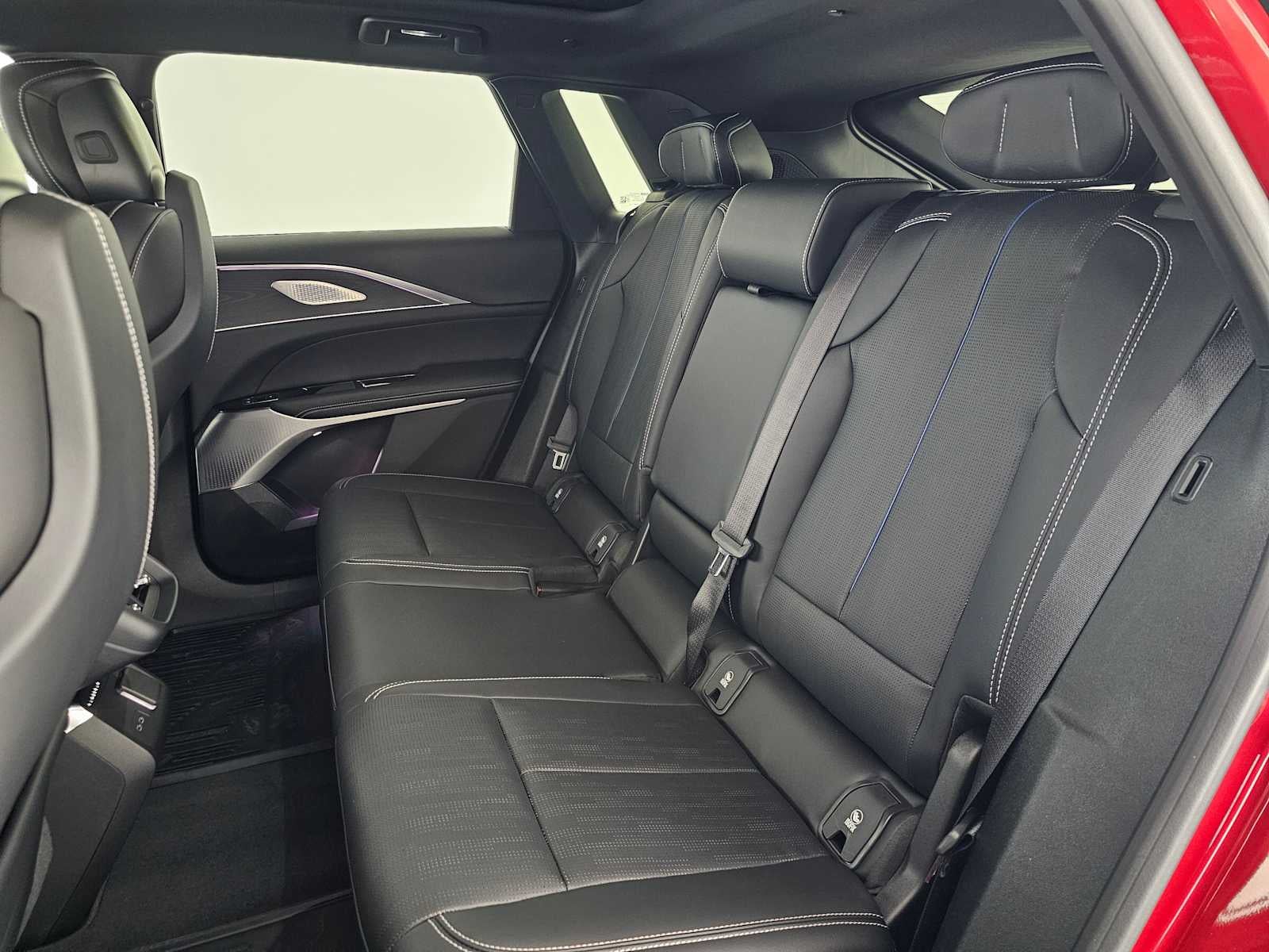 2025 Cadillac LYRIQ Luxury 3