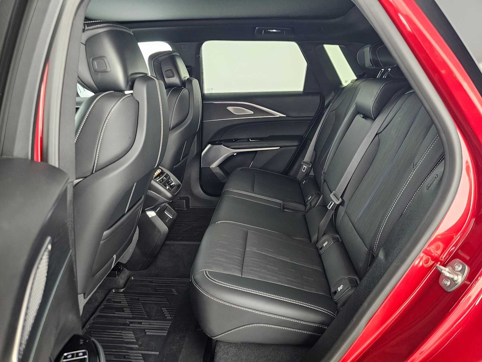 2025 Cadillac LYRIQ Luxury 3