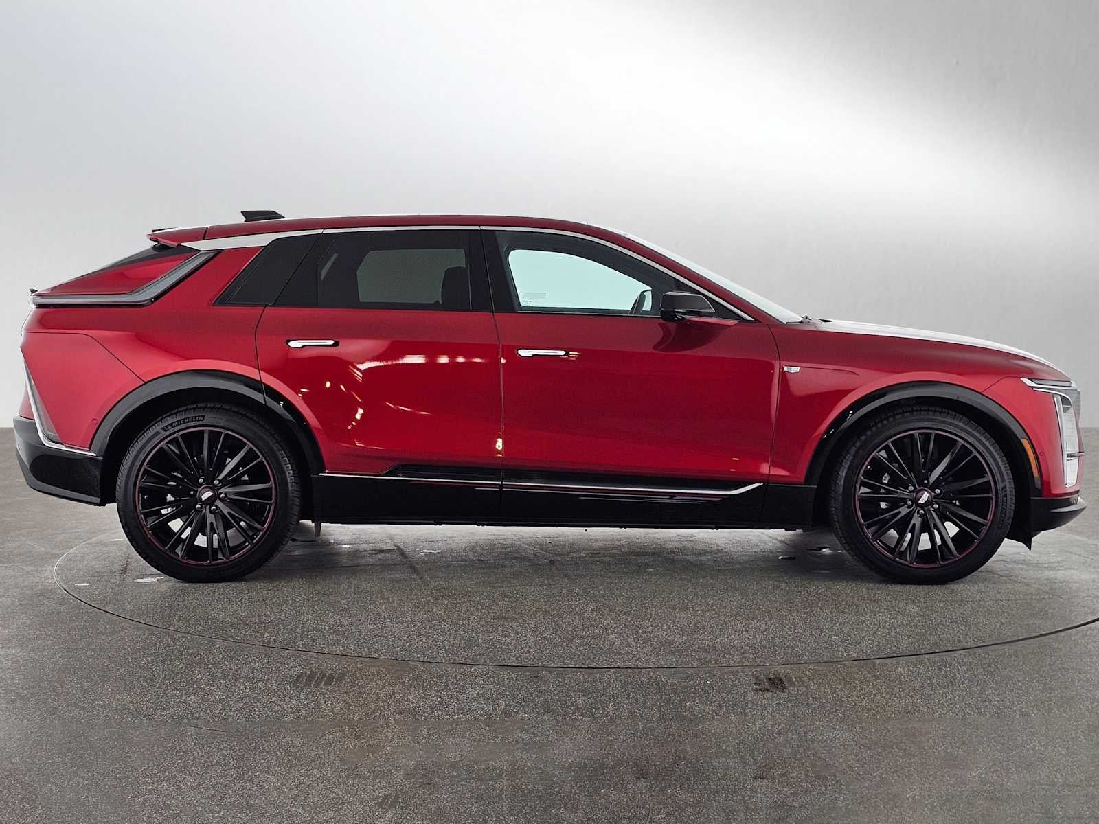 2025 Cadillac LYRIQ Luxury 3