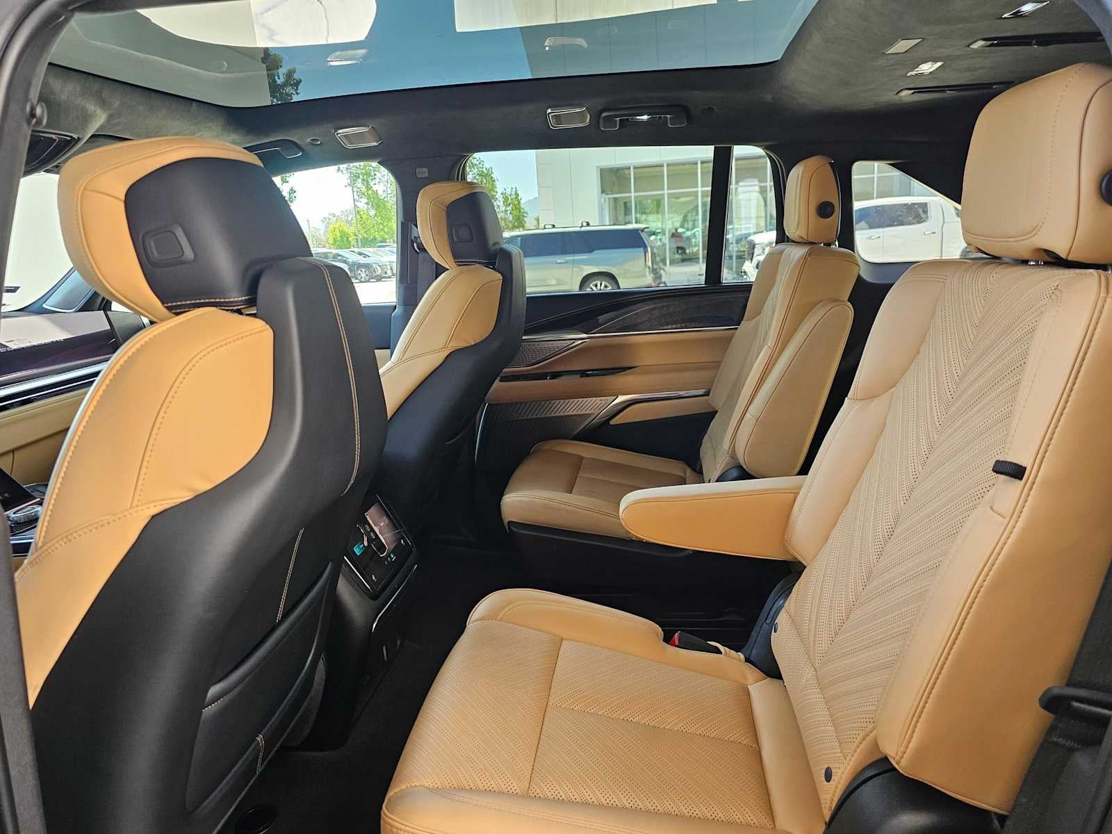 2025 Cadillac ESCALADE IQ Luxury 2