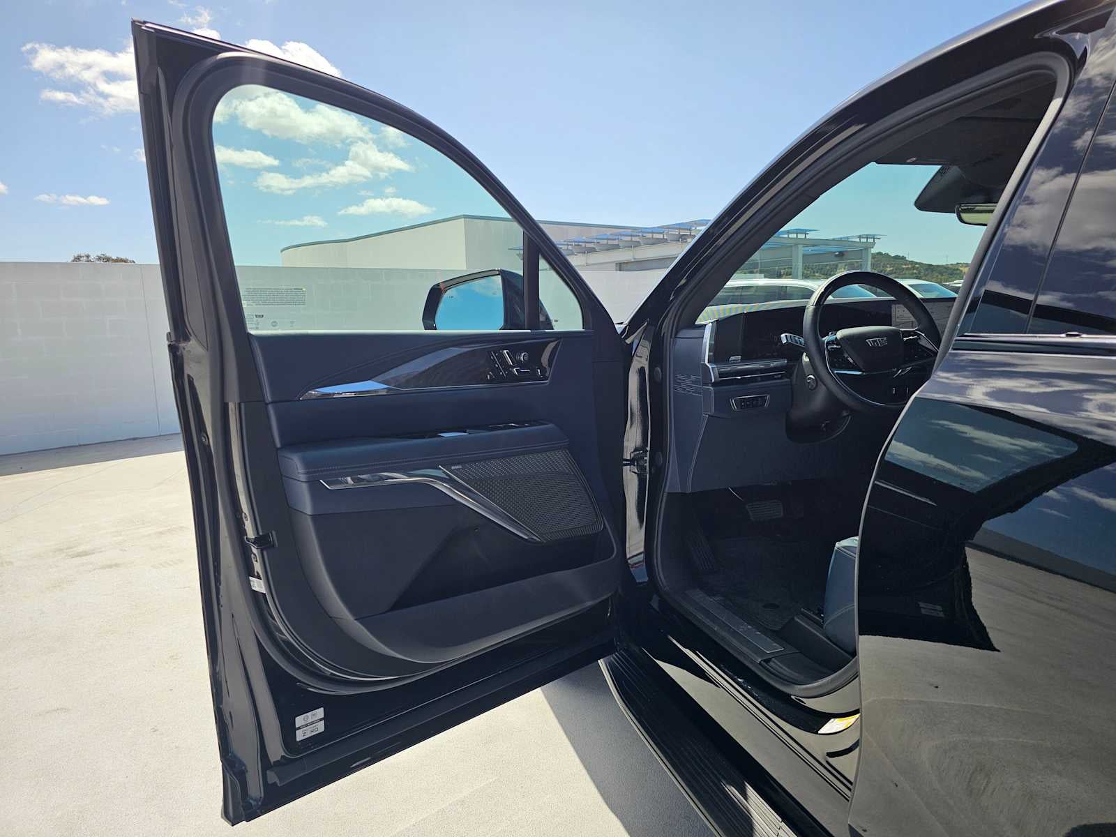2025 Cadillac ESCALADE IQ Sport 2