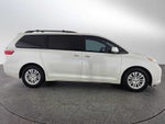 2017 Toyota Sienna XLE Auto Access Seat