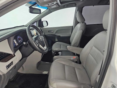 2017 Toyota Sienna XLE Auto Access Seat