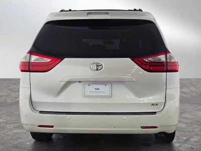2017 Toyota Sienna XLE Auto Access Seat