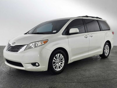 2017 Toyota Sienna XLE Auto Access Seat
