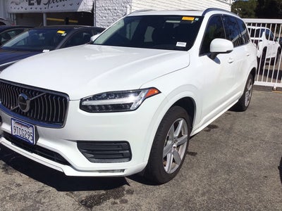 2022 Volvo XC90 Momentum