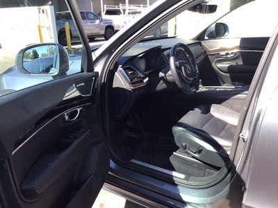 2016 Volvo XC90 T6 Momentum