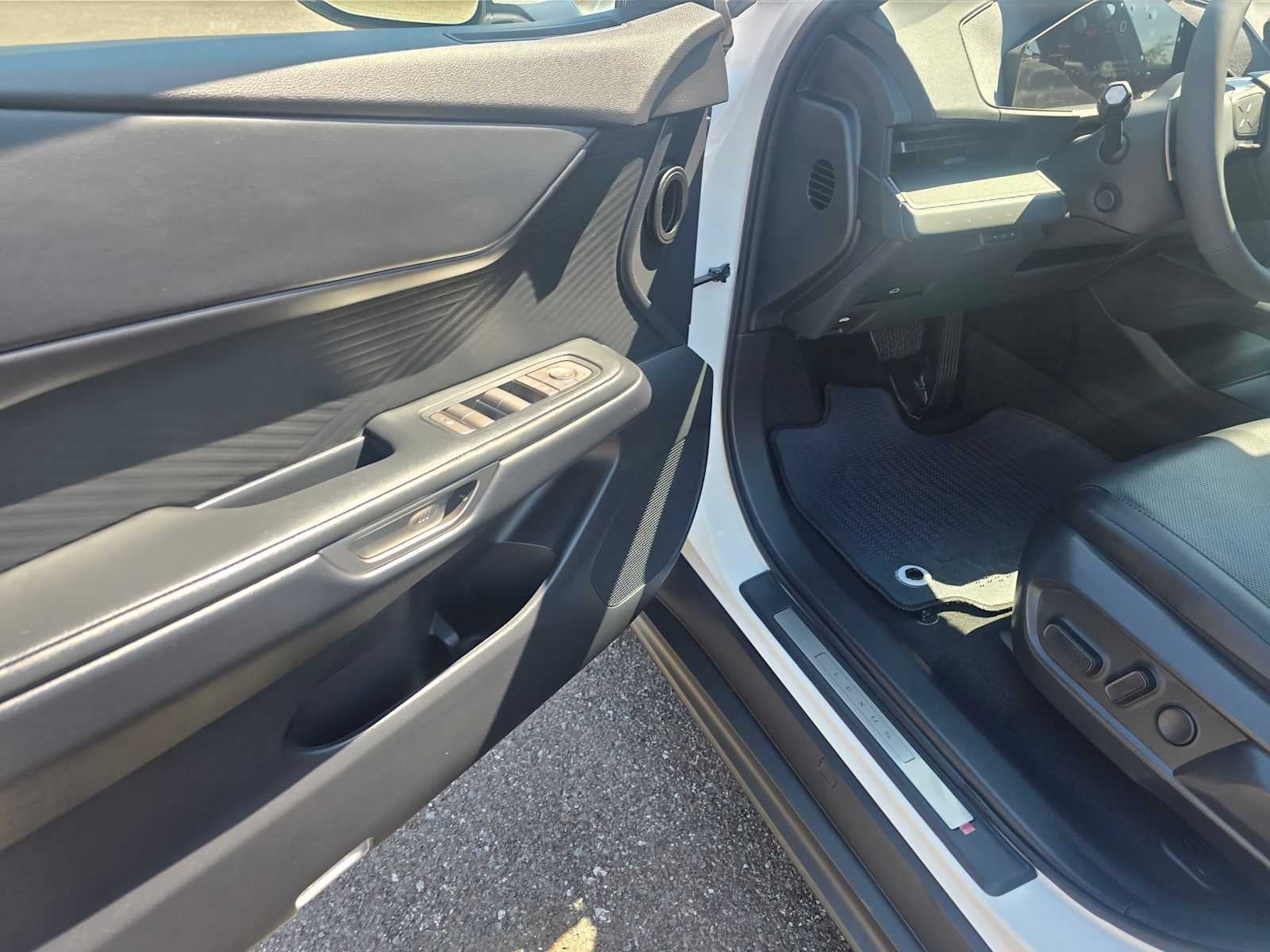 2026 Lexus ES 350e PREMIUM