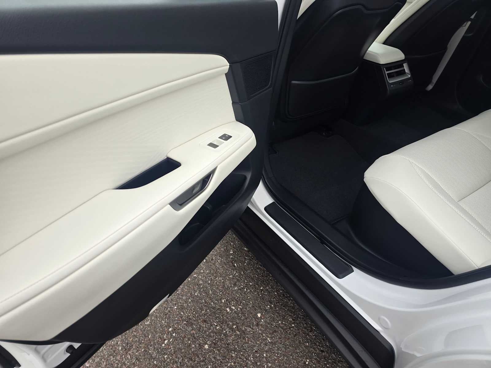 2026 Lexus ES 350e PREMIUM