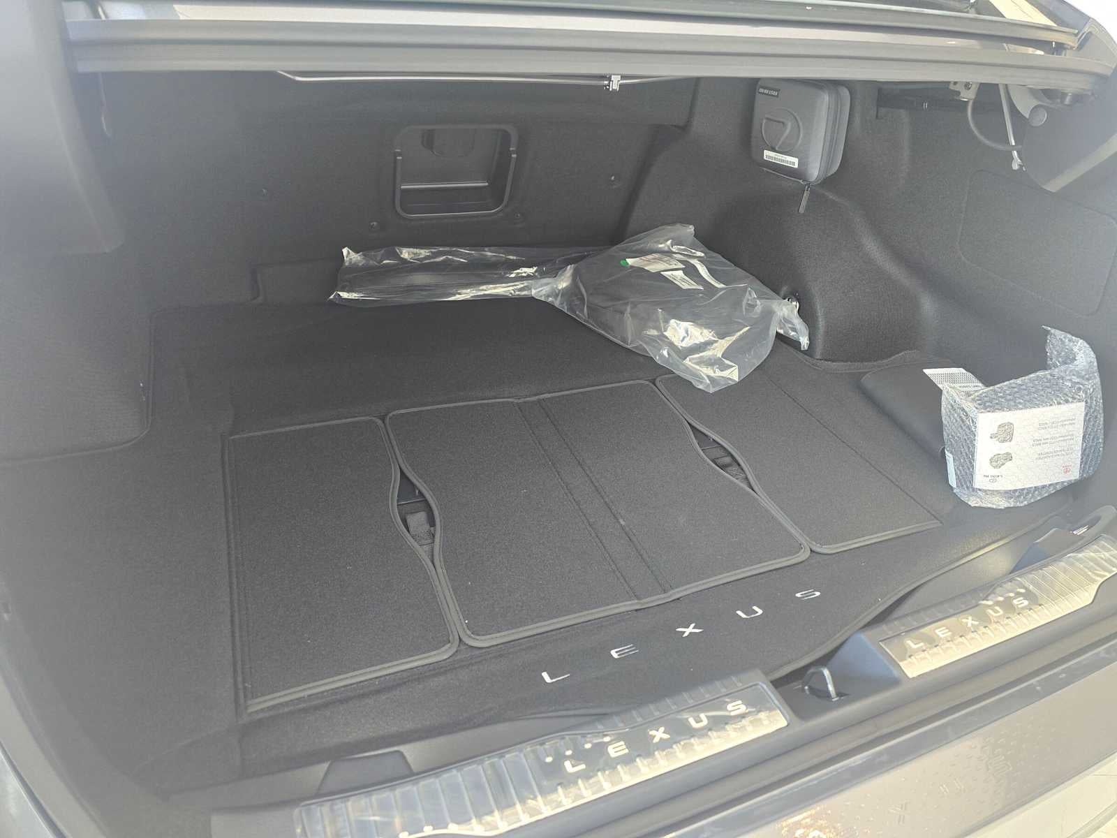 2026 Lexus ES 350e Premium