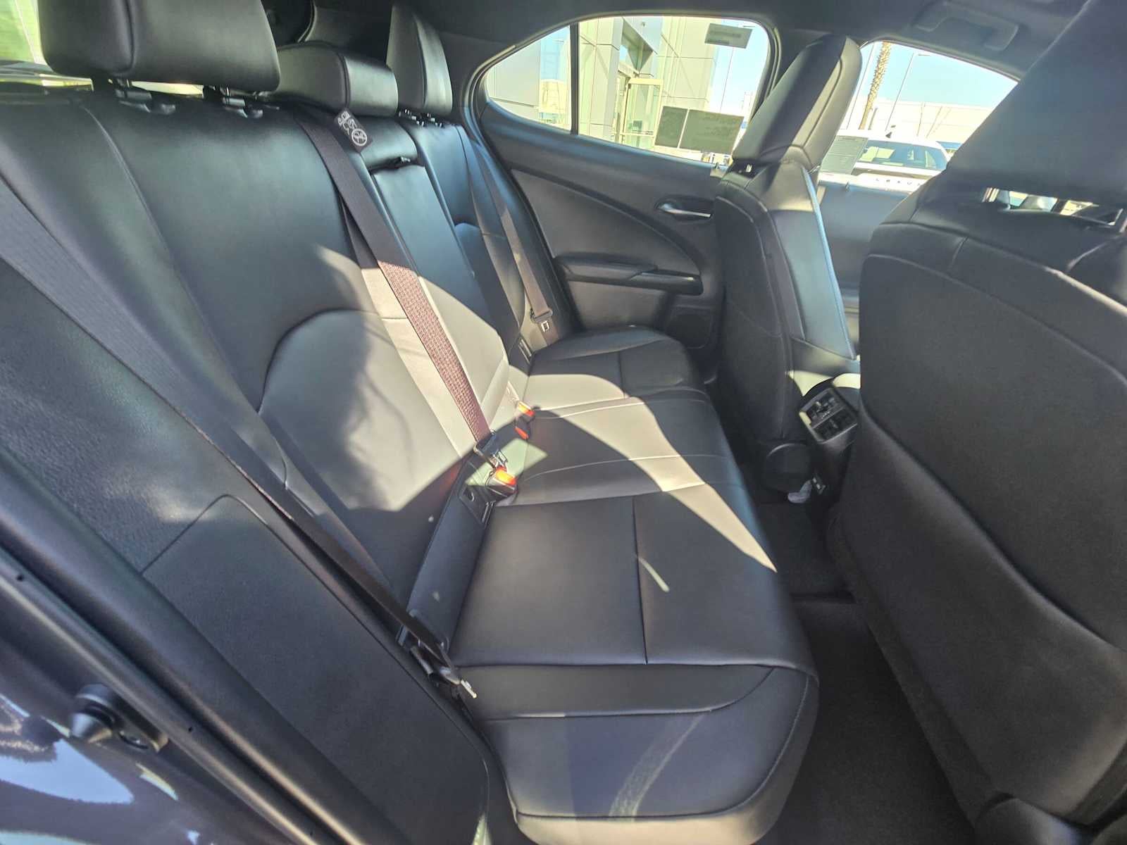 2026 Lexus UX 300h PREMIUM AWD