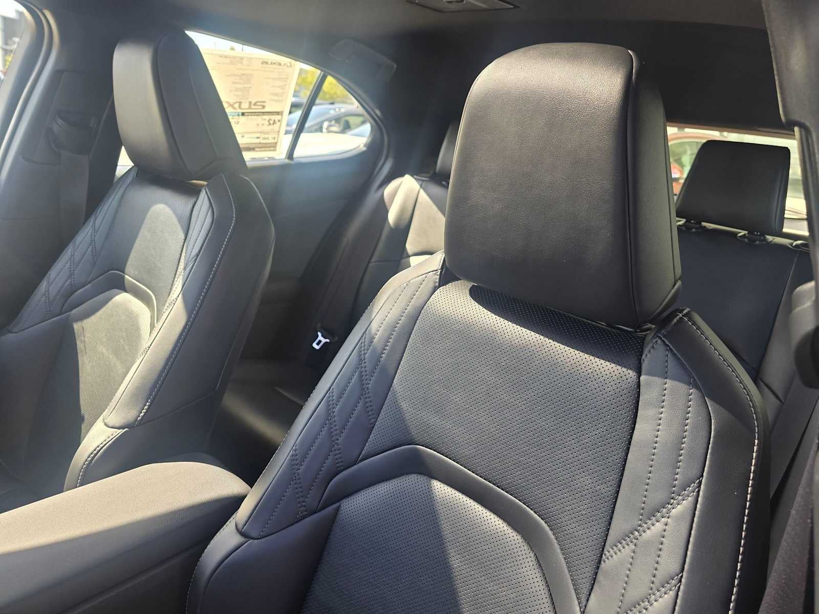 2026 Lexus UX 300h PREMIUM AWD