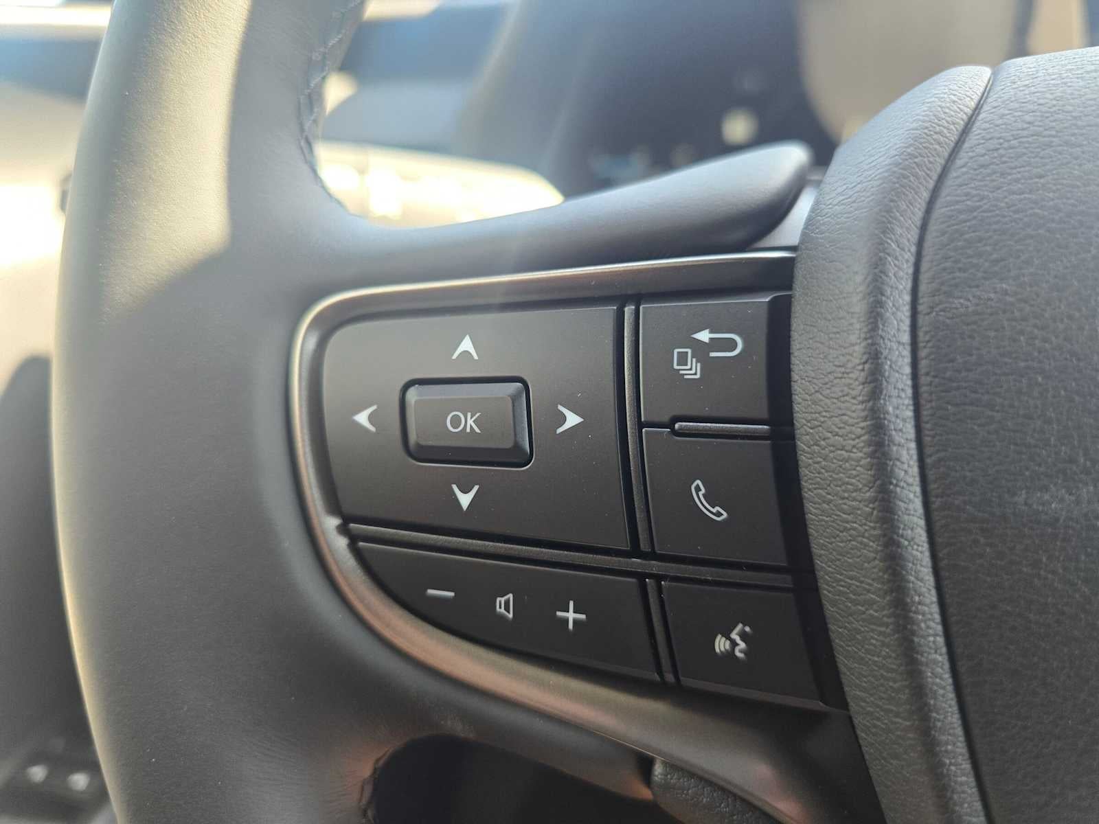 2026 Lexus UX 300h PREMIUM AWD