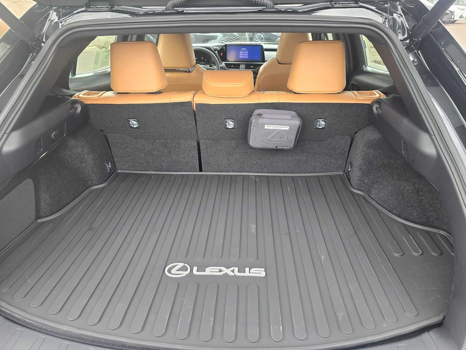 2026 Lexus UX 300h PREMIUM AWD