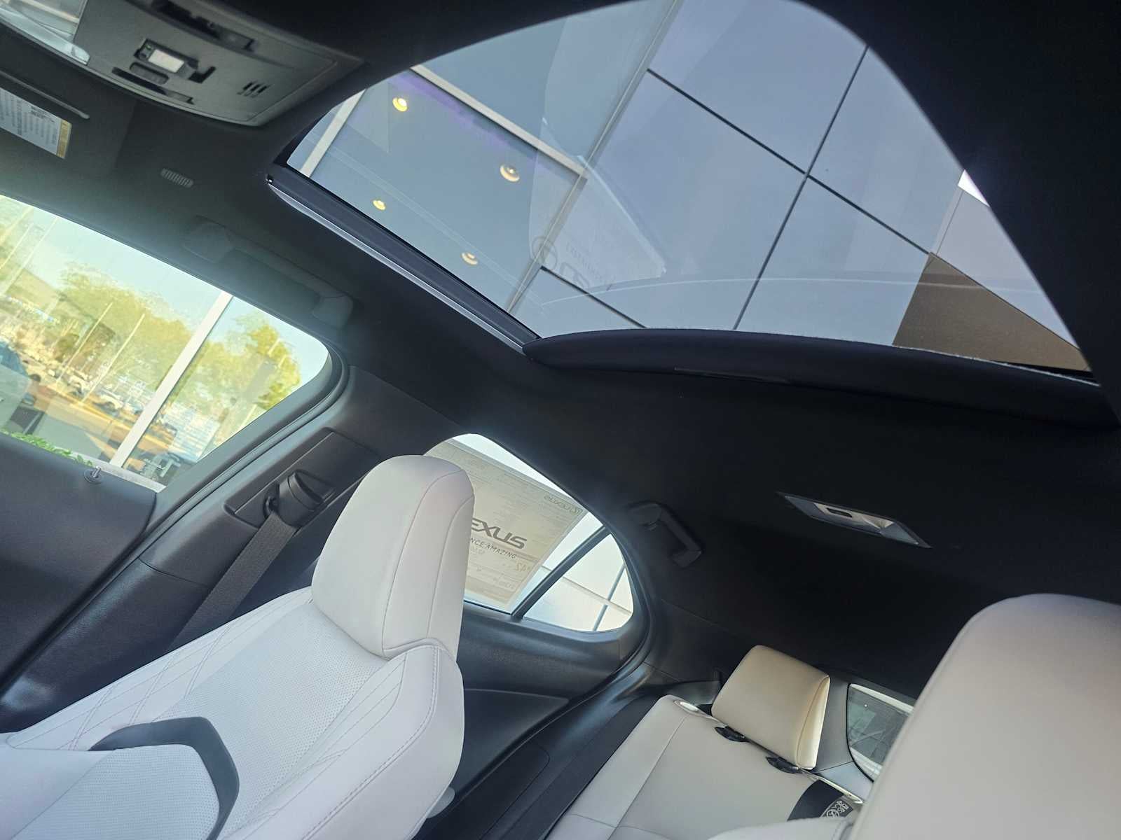 2026 Lexus UX 300h PREMIUM AWD