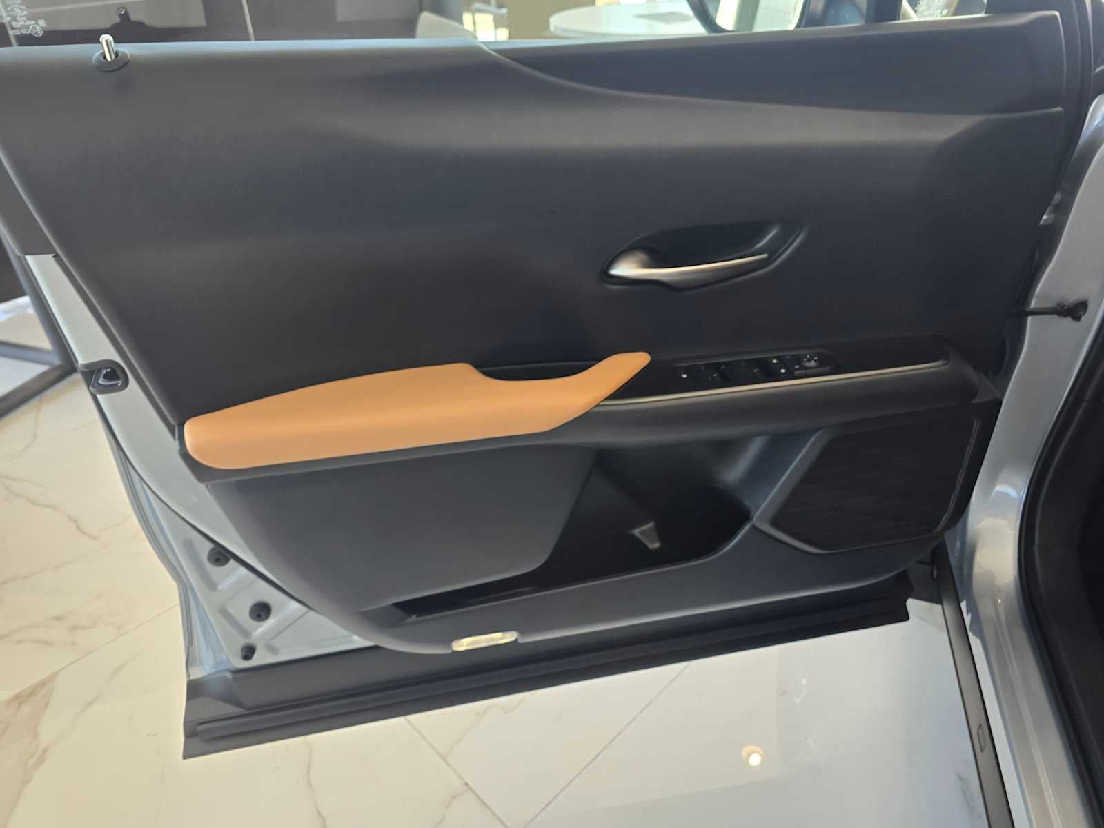 2025 Lexus UX Premium