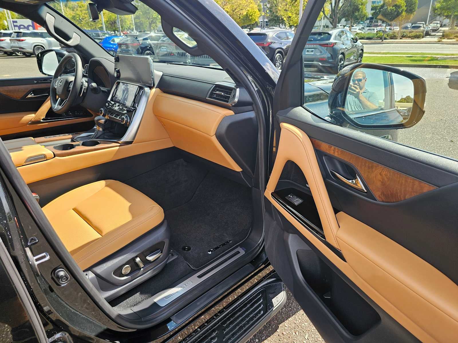 2025 Lexus LX Premium