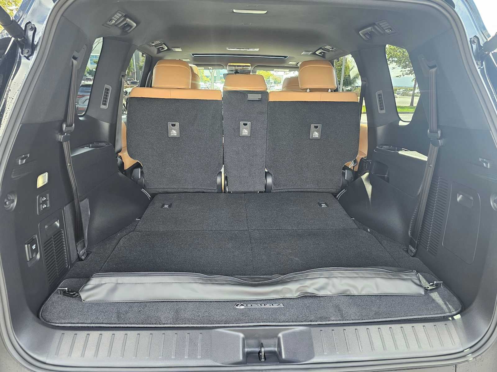 2025 Lexus LX Premium