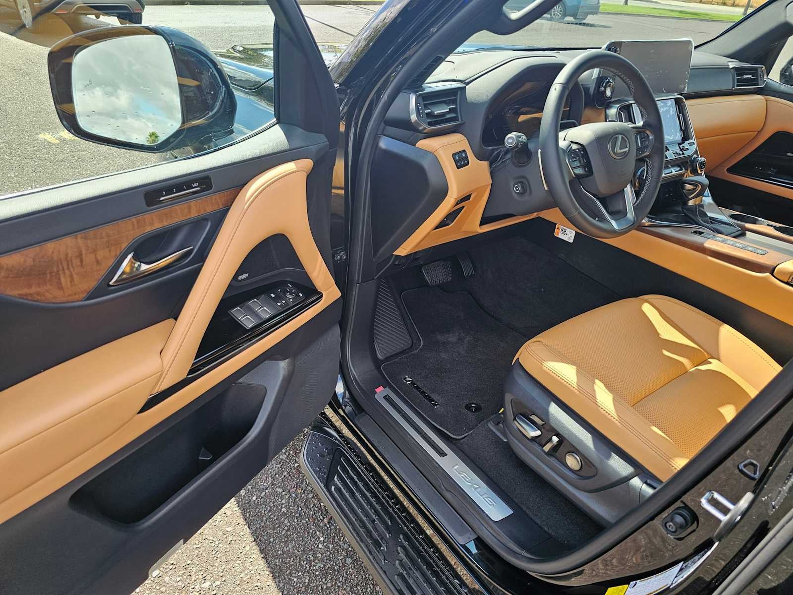 2025 Lexus LX Premium