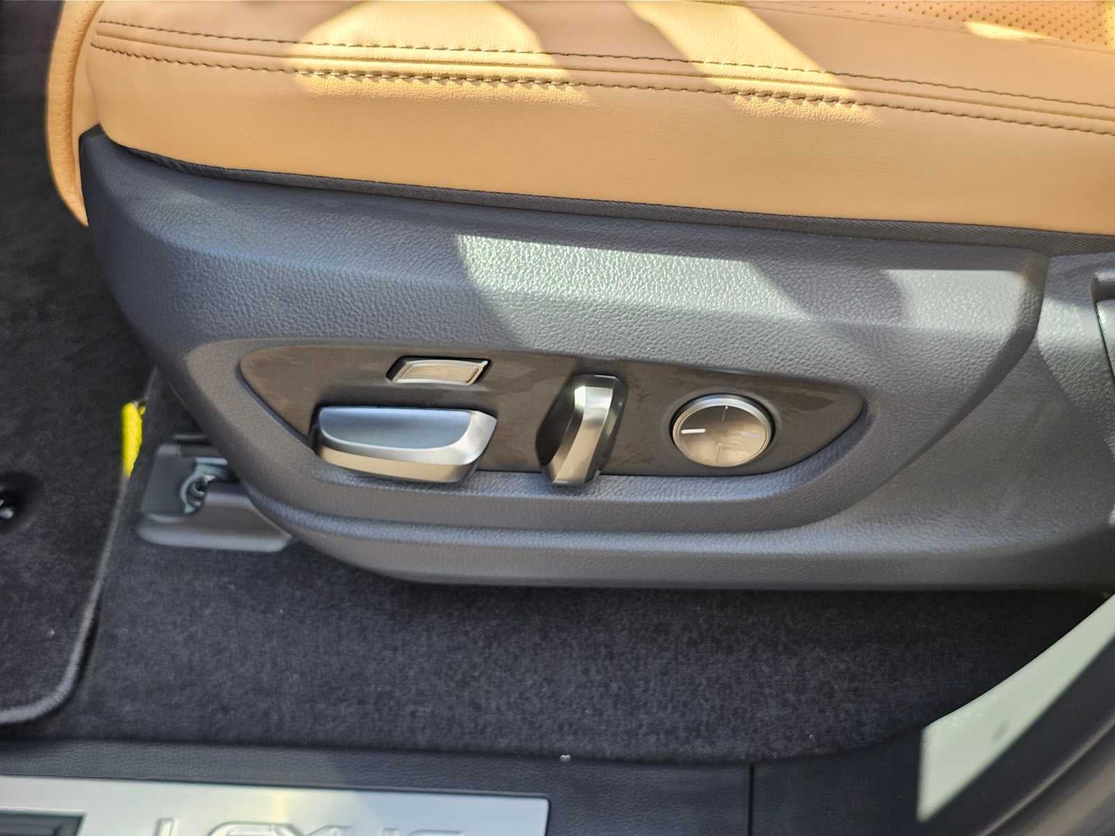 2025 Lexus LX Premium