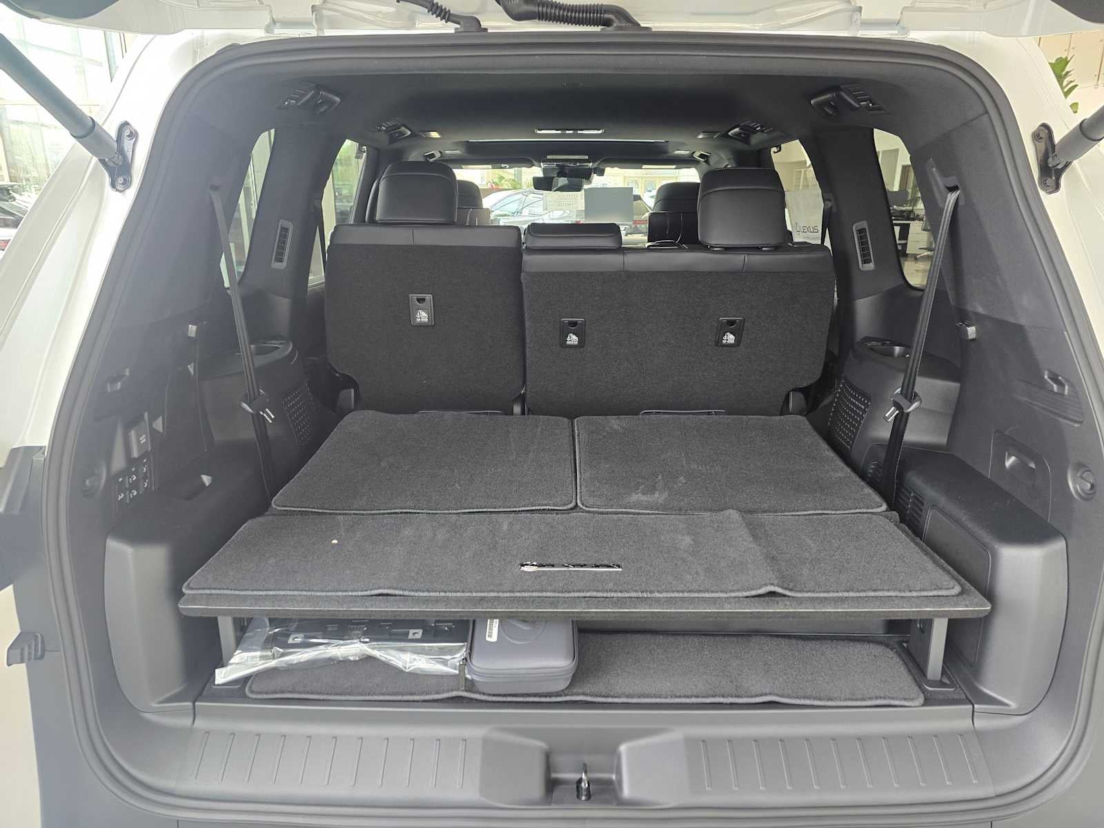 2026 Lexus LX 700h Luxury