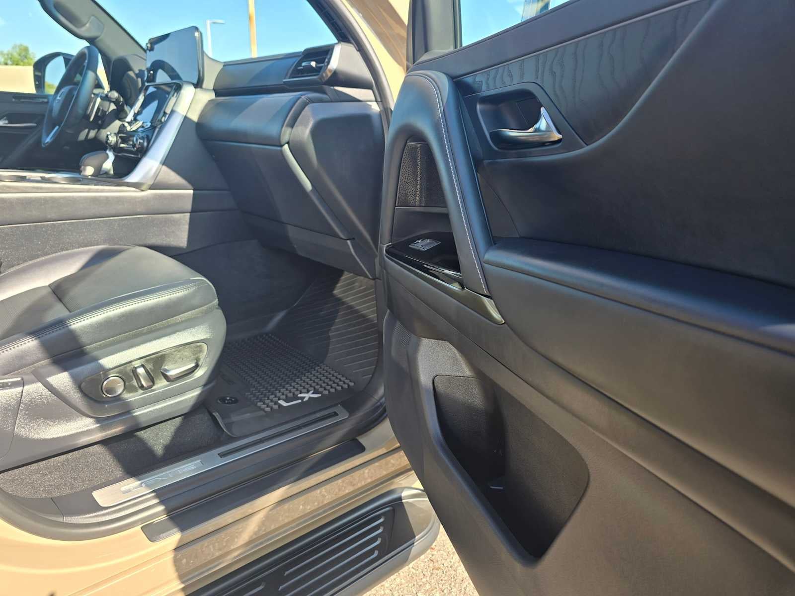 2025 Lexus LX Overtrail