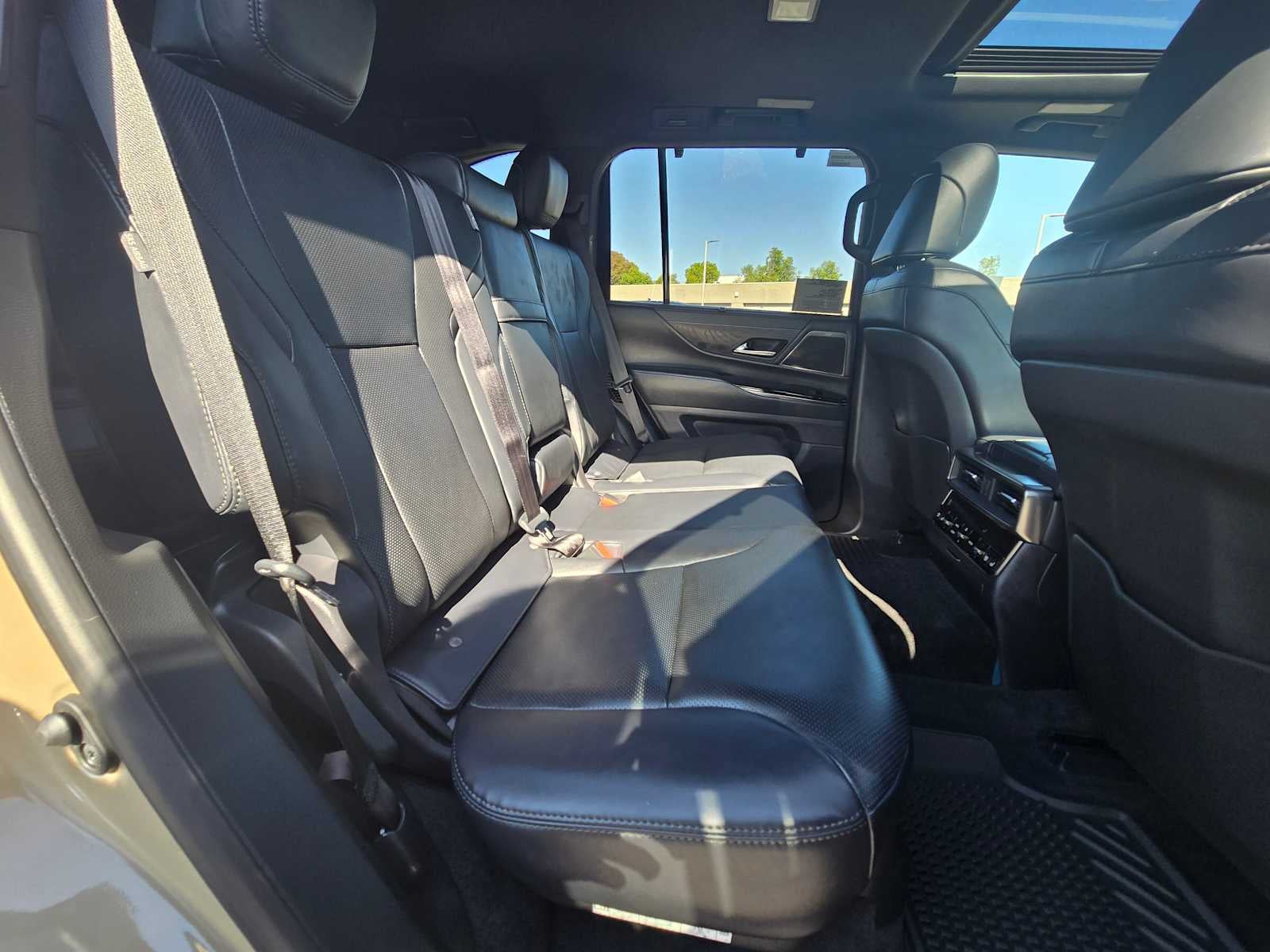 2025 Lexus LX Overtrail