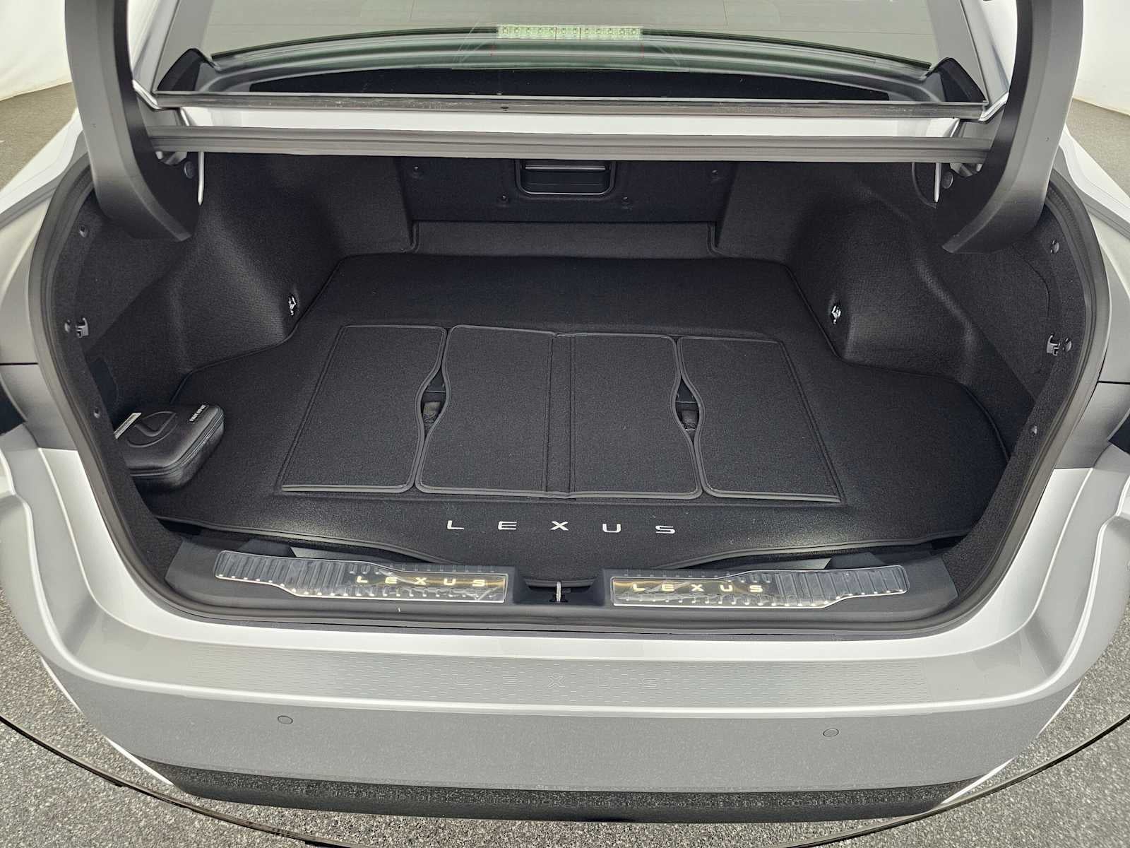 2026 Lexus ES 350e PREMIUM