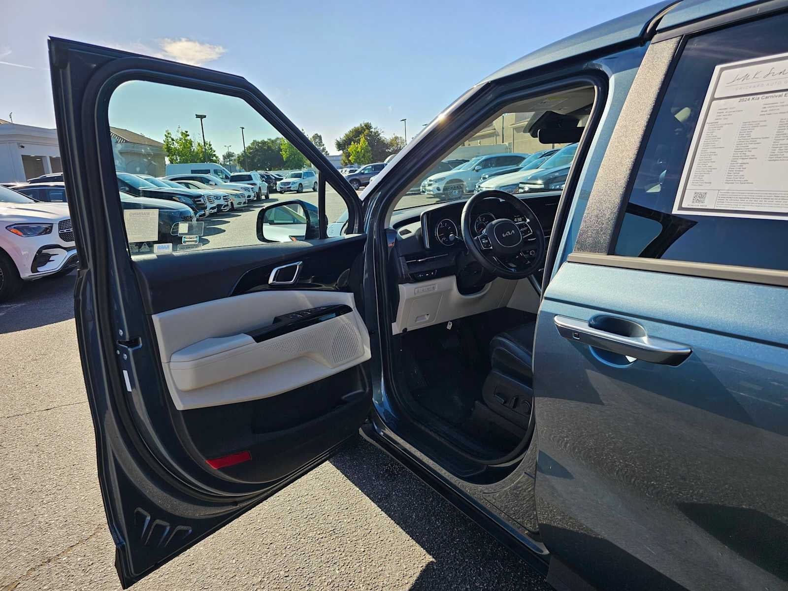 2024 Kia Carnival EX