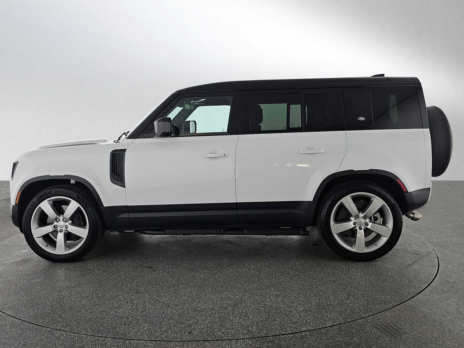 2024 Land Rover Defender SE