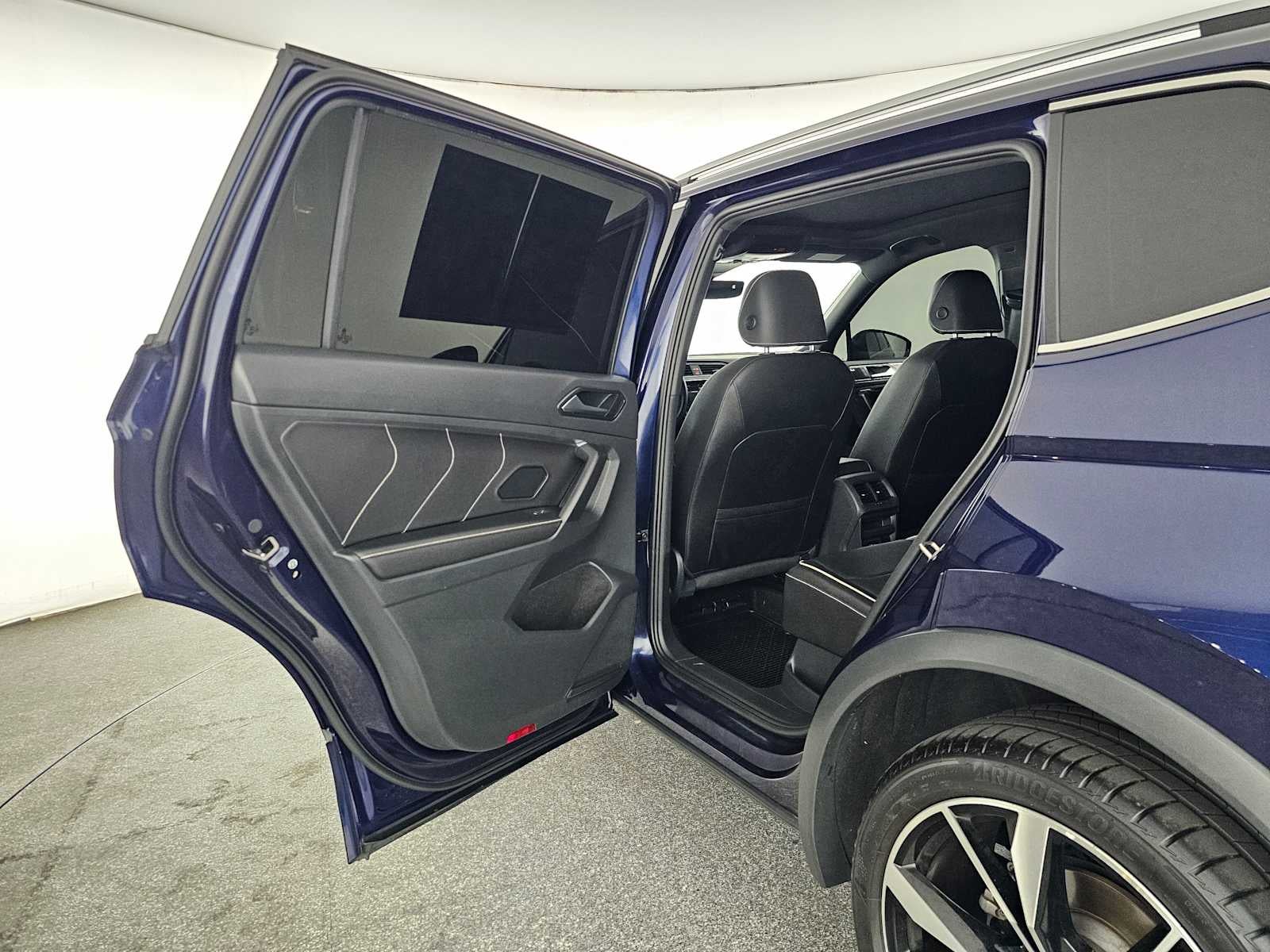 2023 Volkswagen Tiguan SEL R-Line