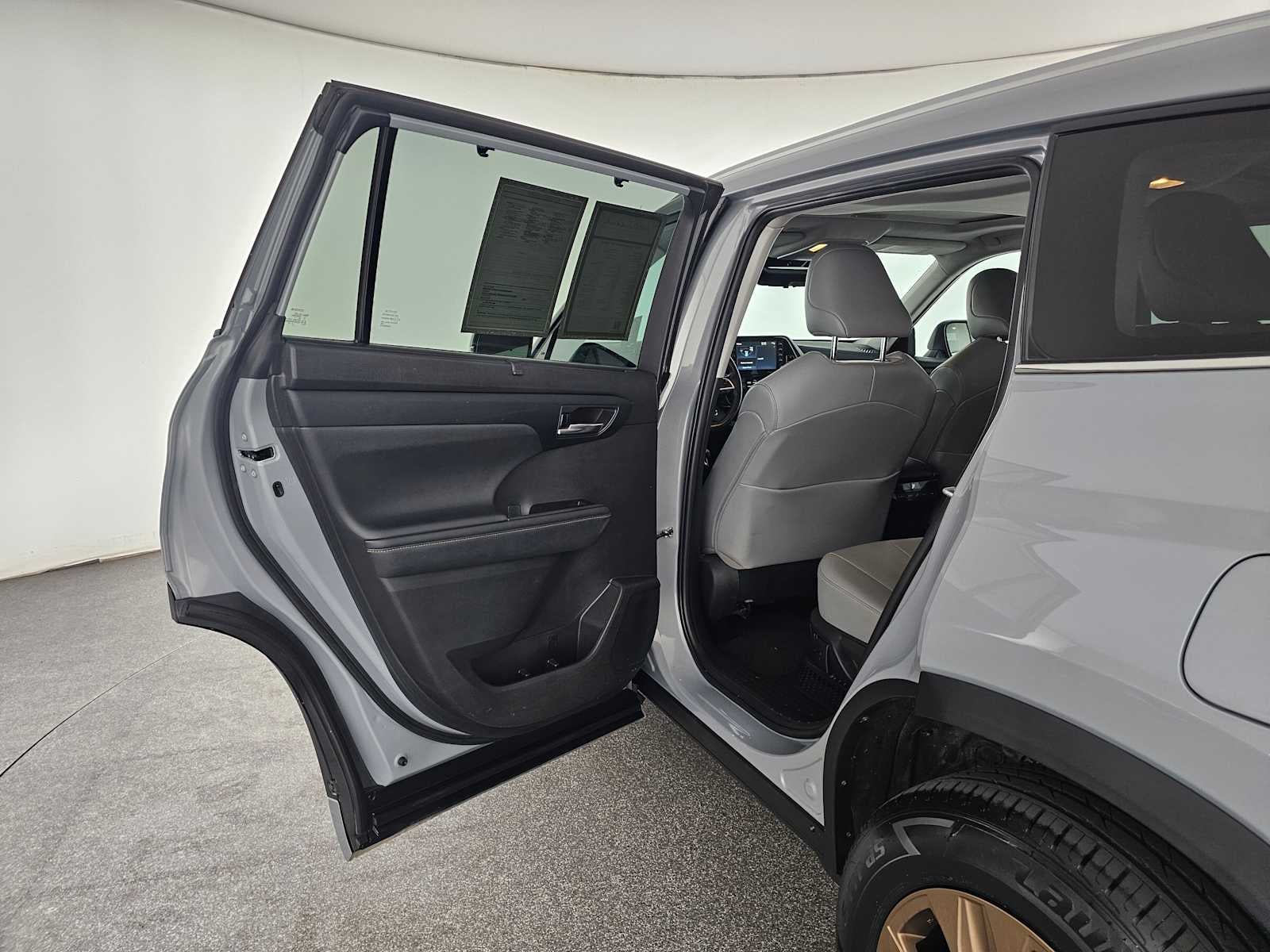 2022 Toyota Highlander Hybrid Bronze Edition