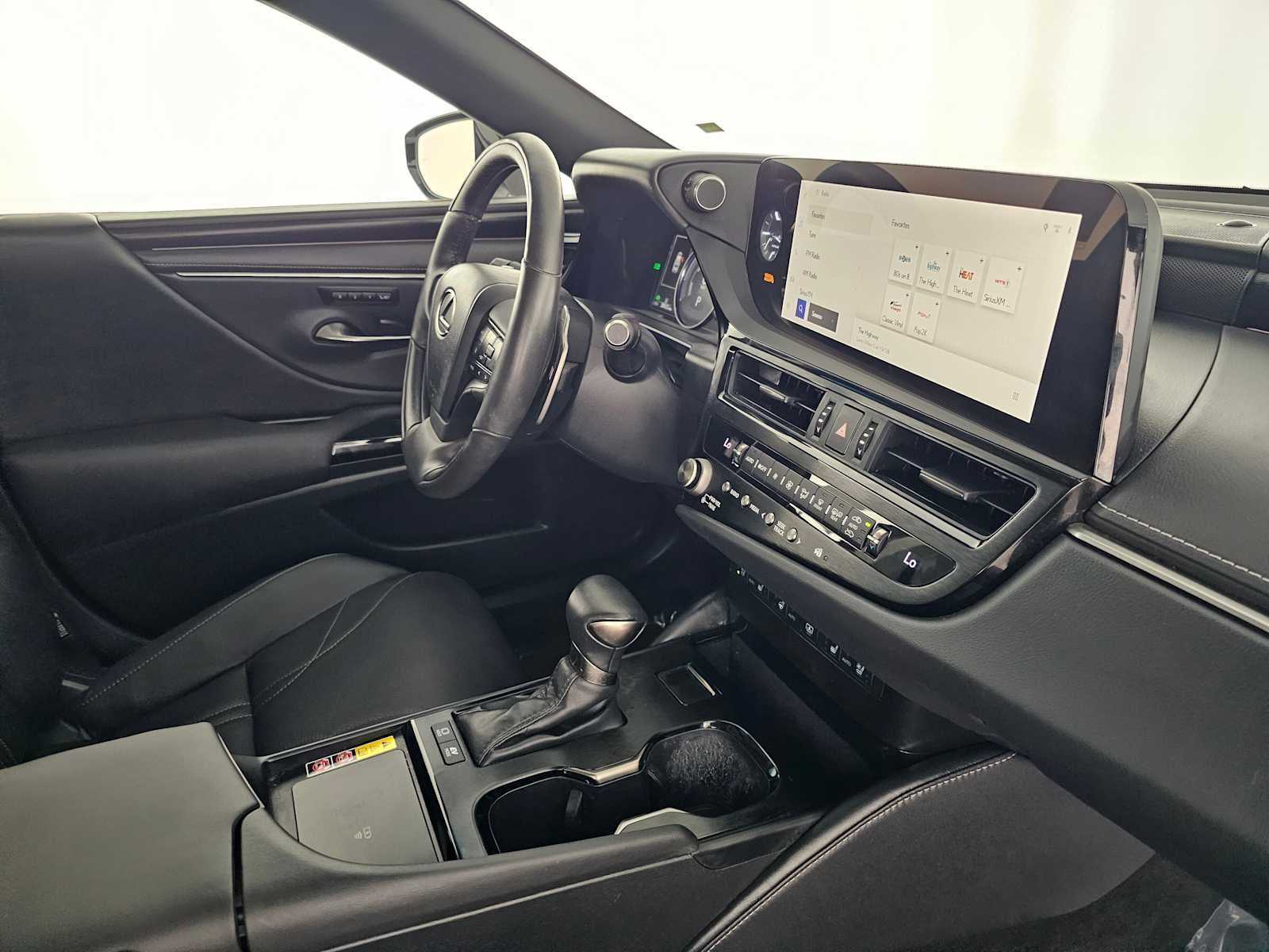 2023 Lexus ES 300h Luxury