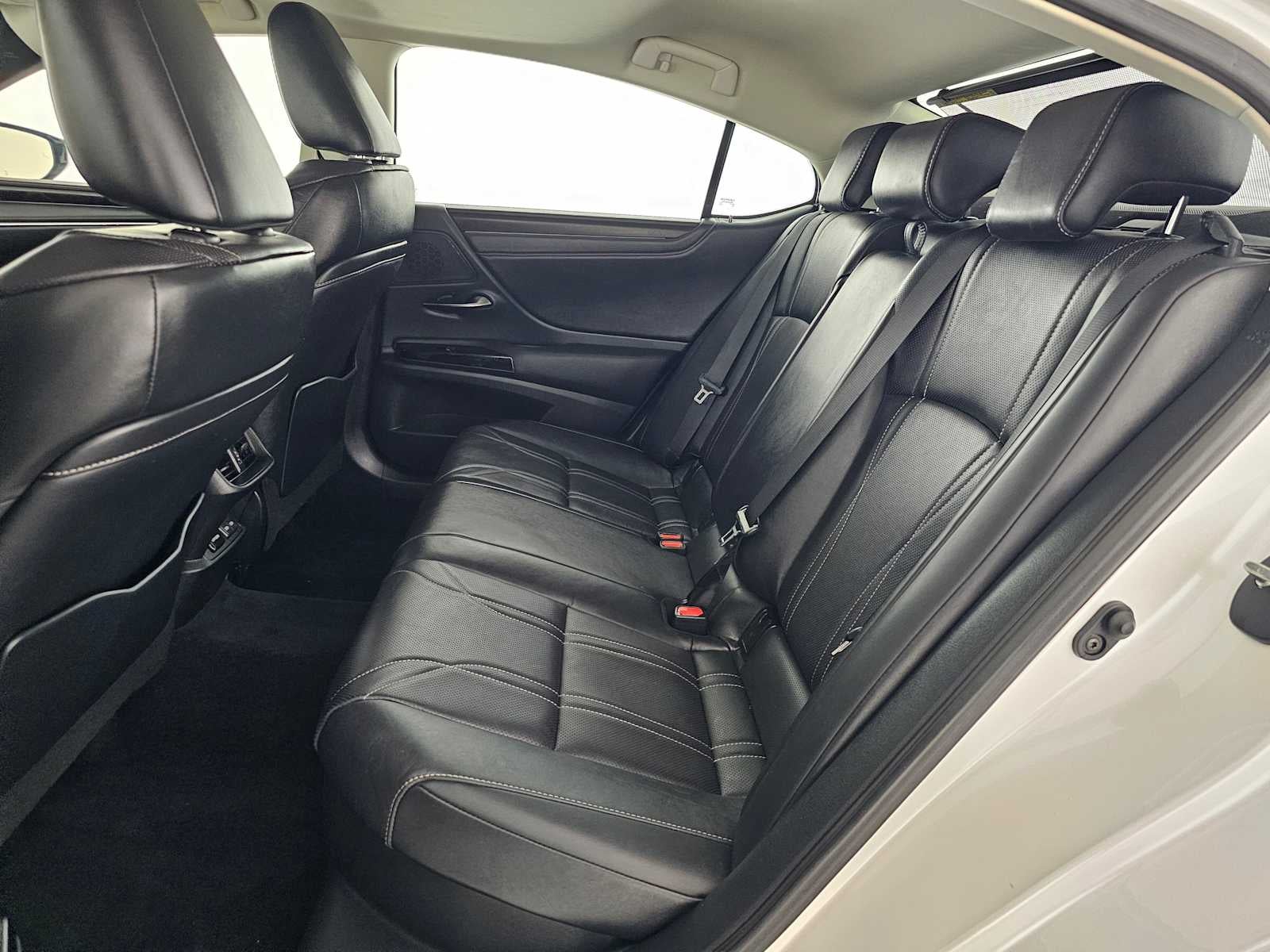 2023 Lexus ES 300h Luxury