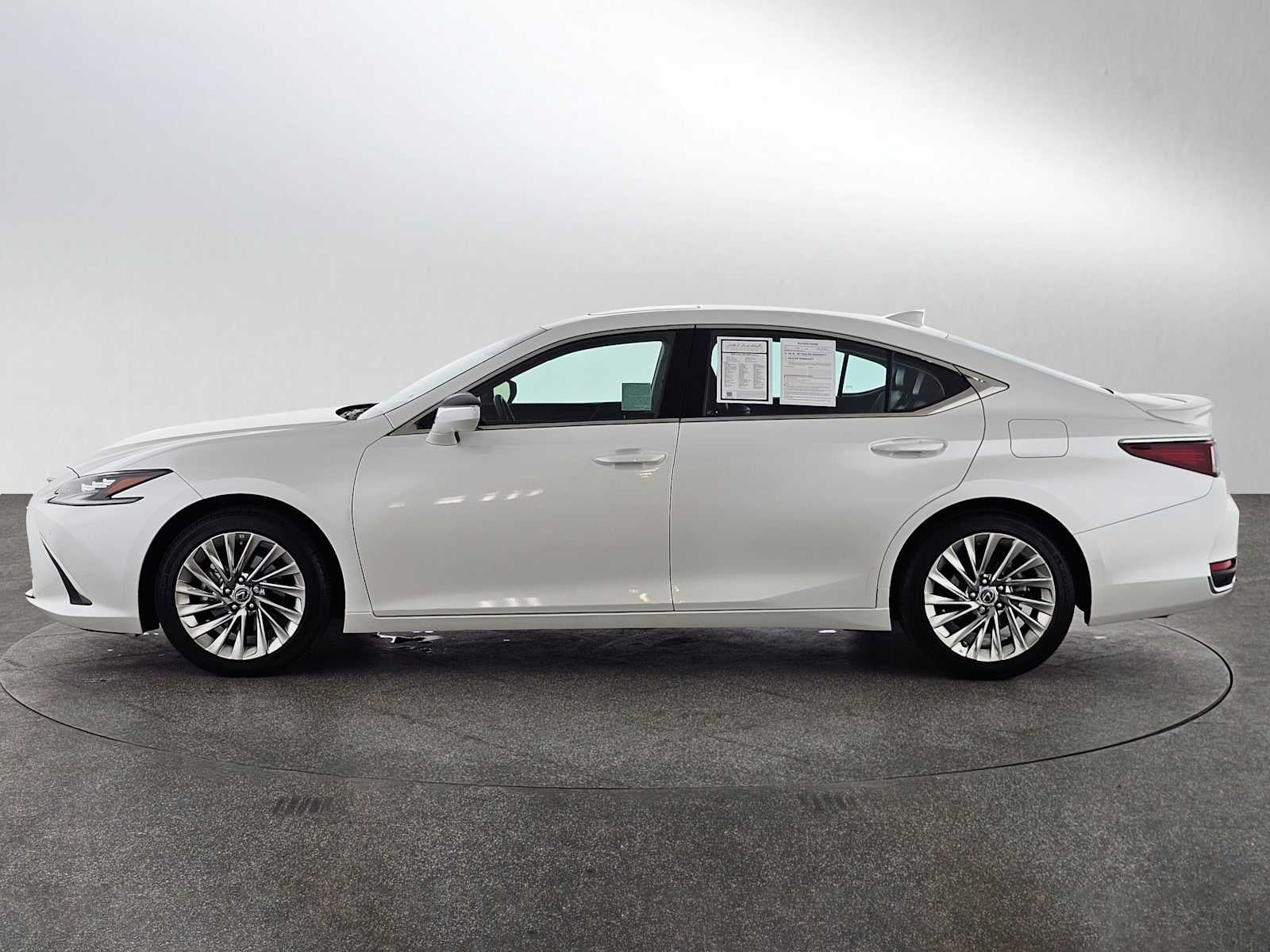 2023 Lexus ES 300h Luxury