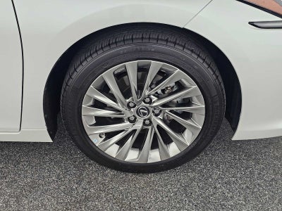 2023 Lexus ES 300h Luxury