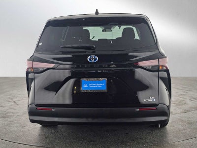 2024 Toyota Sienna LE