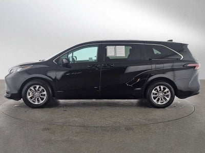 2024 Toyota Sienna LE