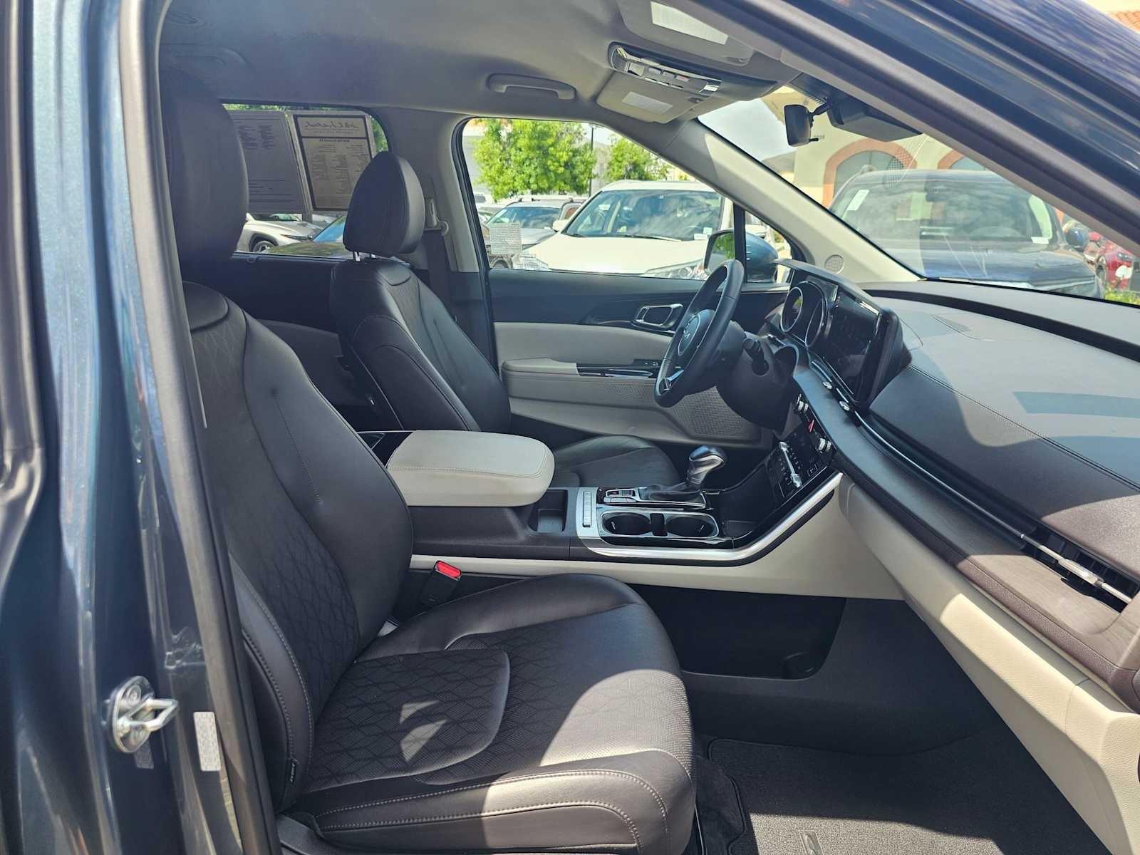 2024 Kia Carnival EX