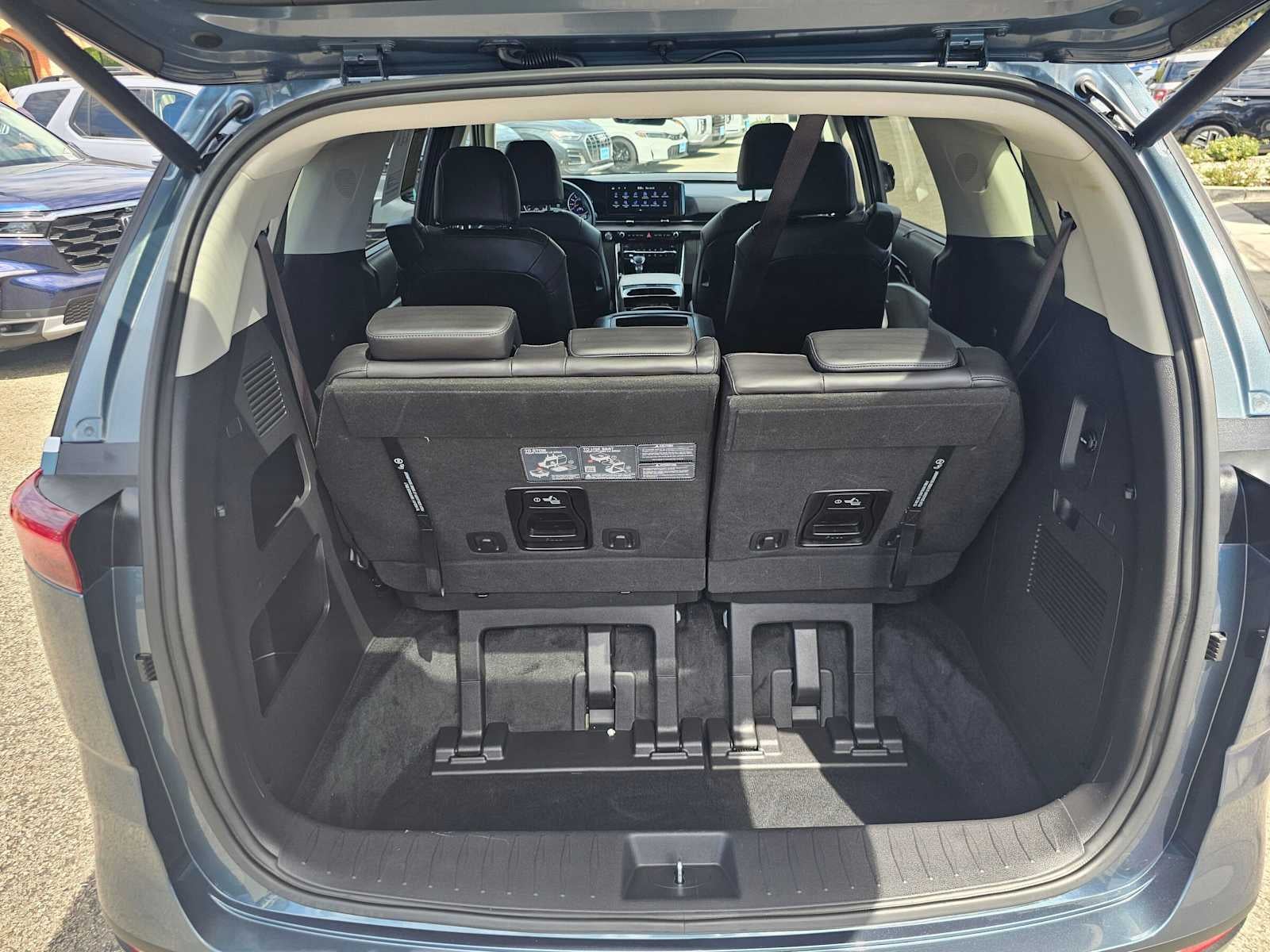 2024 Kia Carnival EX