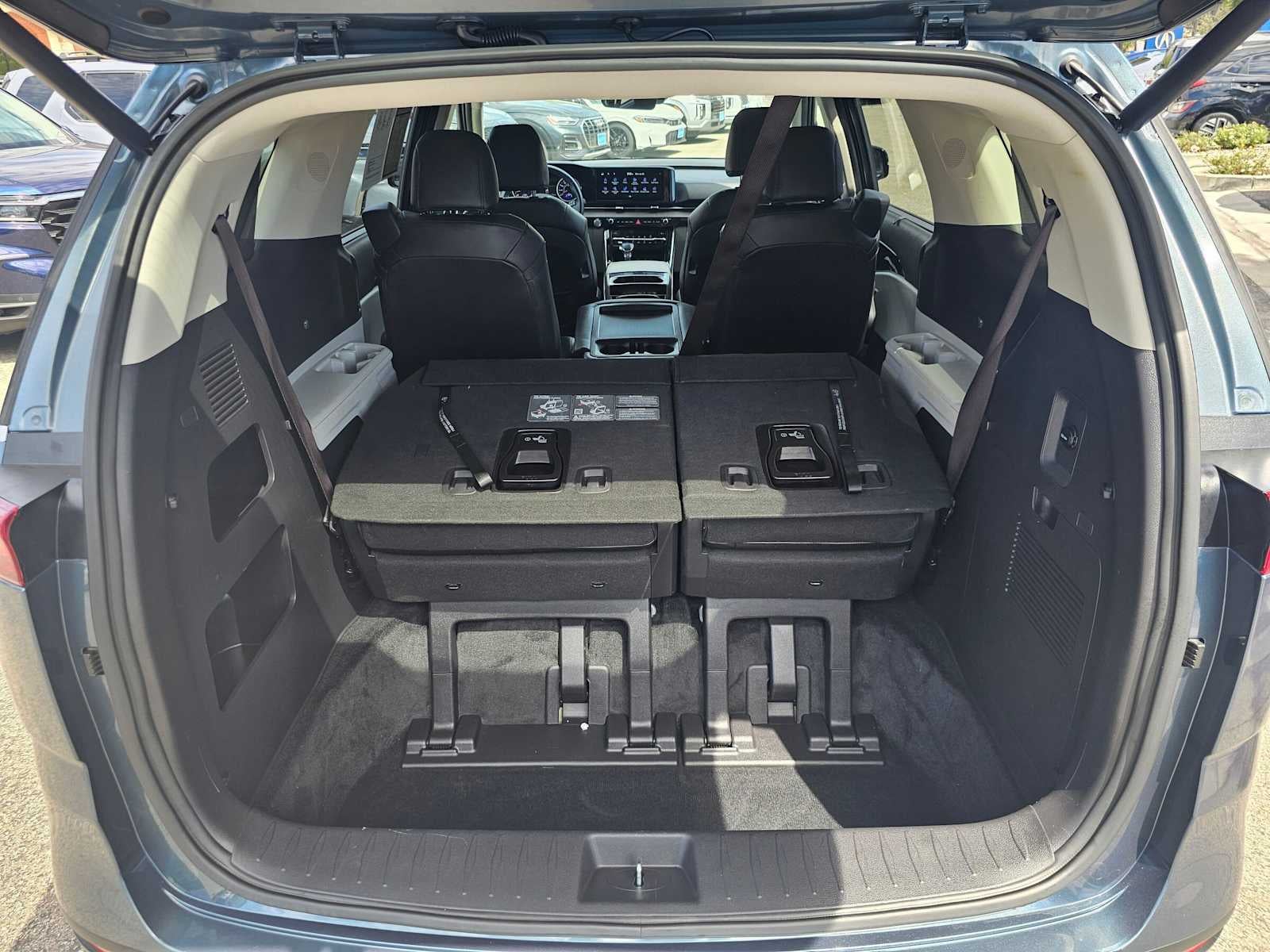 2024 Kia Carnival EX